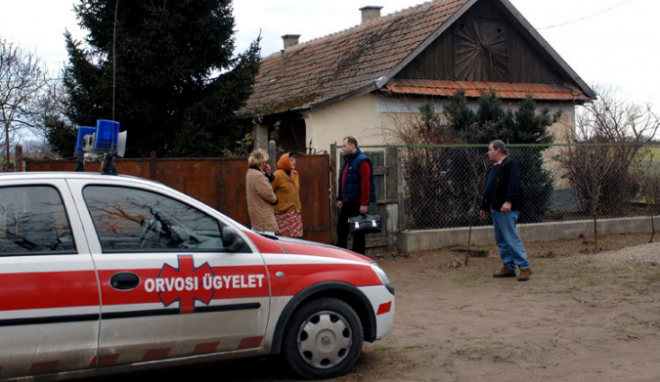 Hétvégén rosszul lett a szomszédom, ezért kihívtuk hozzá az ügyeletet! Nem találtuk a TB kártyáját, mire az orvos: Így nem vagyok hajlandó megvizsgálni - Borzalom ami ezután történt...