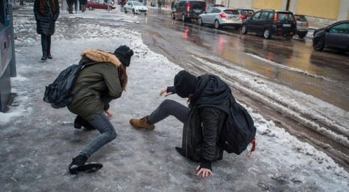 Dupla vészjelzést adott ki az OMSZ – ónos eső miatt! Mutatjuk merre fog esni!